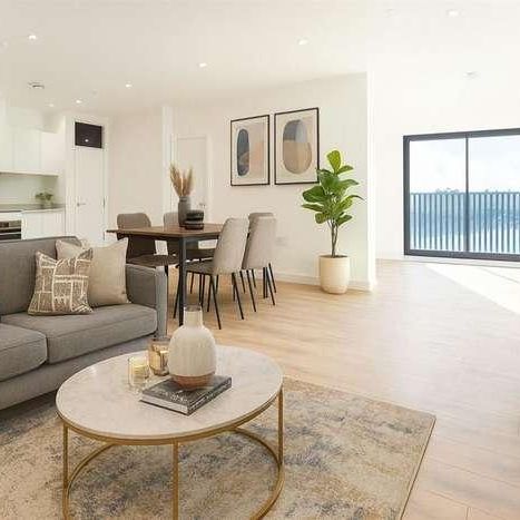 A Maybank Road, London, E18 - Photo 1