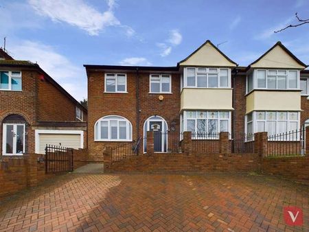 Wardown Crescent, Luton, LU2 - Photo 2