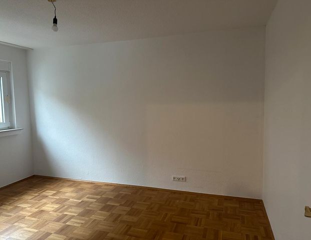 Frisch renovierte 2-Raum-Wohnung in Essen Holsterhausen - Photo 1