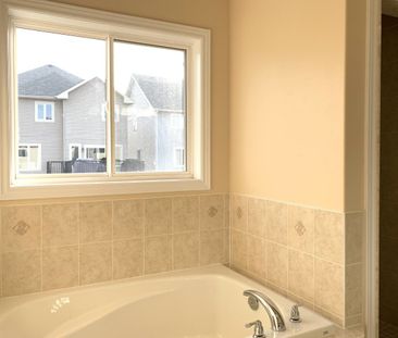 For Lease - 36 Pearl Drive, Orillia, Ontario - Photo 5