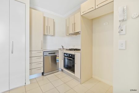 TWO BEDROOM, TWO BATHROOM UNFURNISHED UNIT IN THE HEART OF PALM BEACH - Photo 4