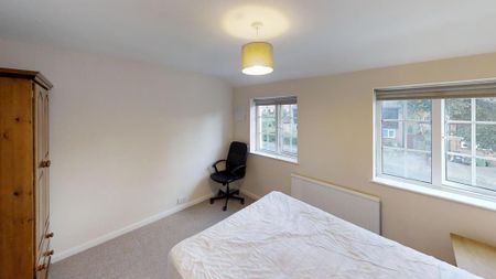 4 bedroom semi-detached house to rent - Photo 5