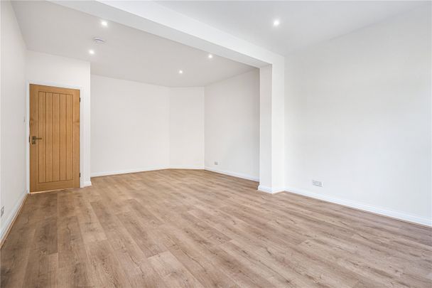 Meadway, Barnet - Photo 1