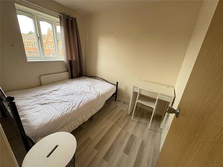 3 bedroom end of terrace house to rent - Photo 4