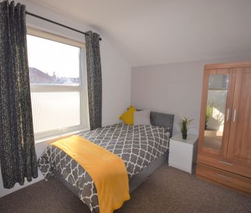 6 Bedroom Student Property- Horfield - Photo 3