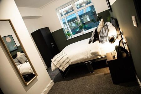 1 bedroom in a house share to rent - Photo 2