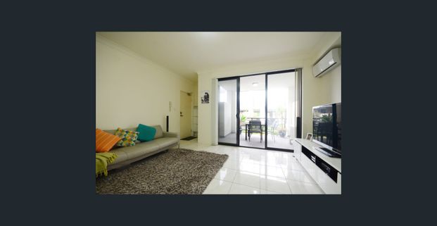 FANTASTIC VILLA STYLE 2 BED SECURITY UNIT IN ULTRA HANDY LOCATION! - Photo 1