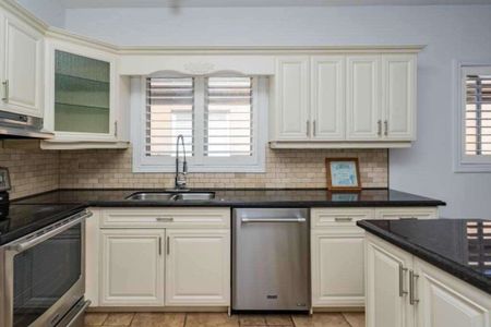 For Lease - 12 King George Road Unit# Room 1, Toronto, Ontario - Photo 2