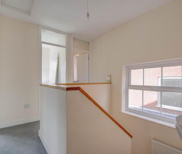3 bedroom semi-detached house to rent - Photo 2