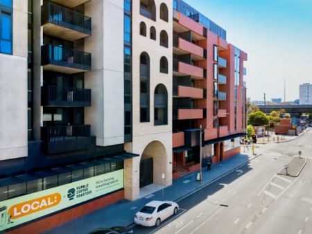 Kensington, Melbourne - Photo 2