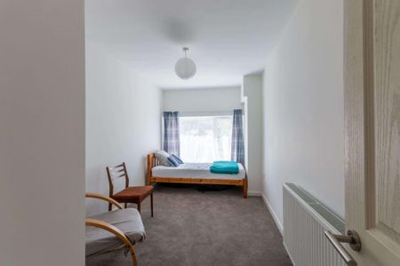 4 bedroom semi-detached house to rent - Photo 5