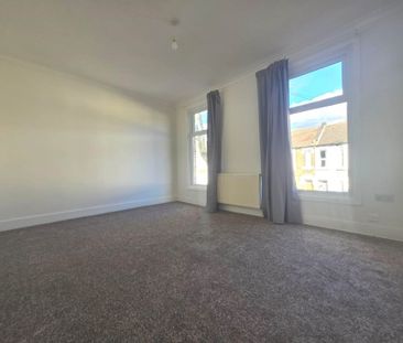 Guide Price £2,500 pcm - Available Now - Part Furnished - Photo 5