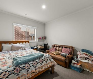 112 Farm Road, Werribee VIC, Belconnen - Photo 2