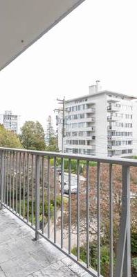 (ORCA-REF#301-1745E)*Bright & Spacious 2-Bed Corner Unit in Ambleside* - Photo 1