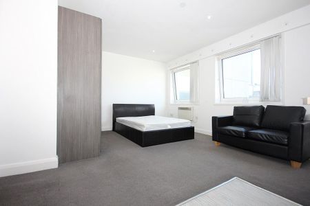 Studio to rent - Photo 2