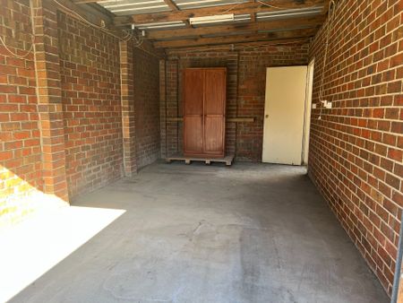 2 Bedroom unit in handy location - Photo 5