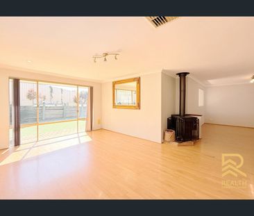 The Perfect Family Retreat in a Quiet Cul-de-Sac - Photo 1