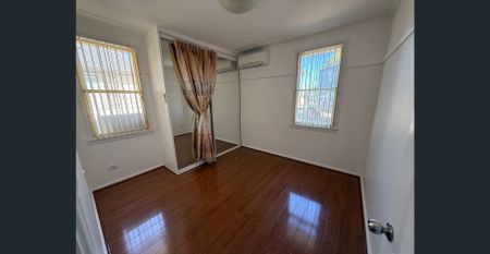 ✅ Freshly Painted & Ready! Sunny 3-Bed Home with Sunroom! - Photo 5