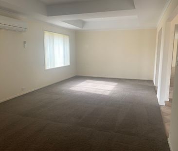 Stunning Large 4 Bedroom Family Home - Photo 6