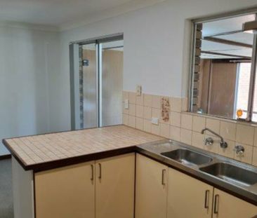 IDEAL FAMILY HOME - Photo 5