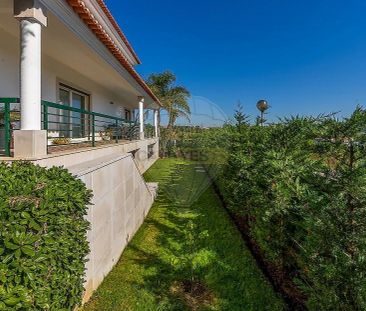 House T4 in Barcarena, Oeiras - Photo 2