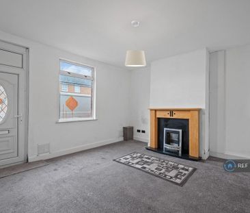 2 bedroom end of terrace house to rent - Photo 2