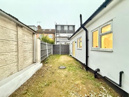 2 bedroom bungalow to rent - Photo 2