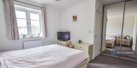 3 bedroom semi-detached house to rent - Photo 4