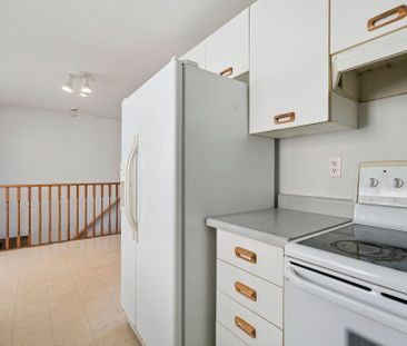 For Lease - 71 Geddes Crescent, Barrie, Ontario - Photo 1