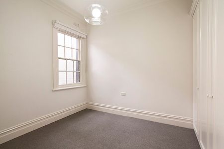 COMFORTABLE TERRACE IN CONVENIENT LOCATION - Photo 3