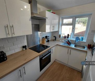 2 bedroom flat to rent - Photo 3