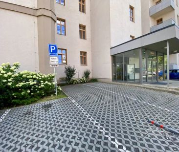 Příjemný byt s parkovacím stáním v Rezidenci Jičínská. - Photo 3