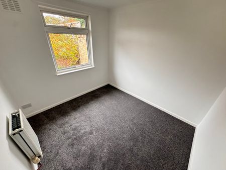 Kinfare Drive, Tettenhall Wood, Wolverhampton - Photo 4