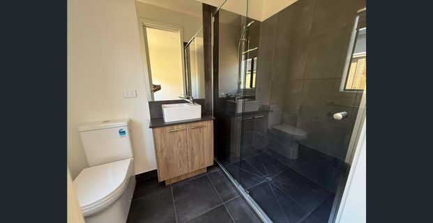 Christmas in your new home! - Photo 1