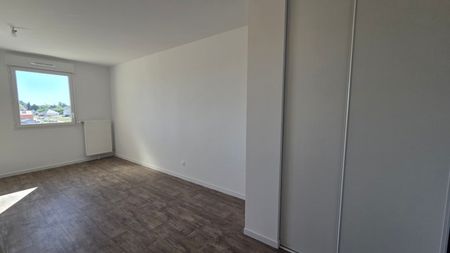 Location Appartement 1 pièce 29m² LA CHAPELLE ST MESMIN 45380 - Photo 2