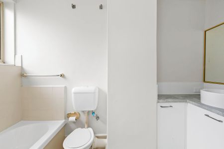 Top floor delight - Photo 4