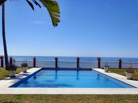 6 bedroom luxury Villa for rent in Guadalmina baja, Marbella, Malaga, Andalusia - Photo 2