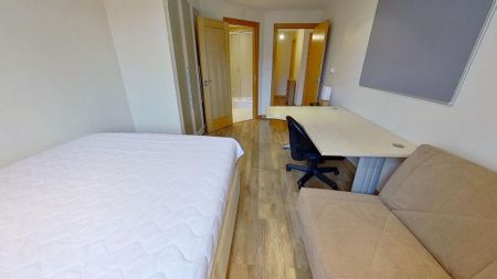 3 bedroom apartment to rent - Photo 4