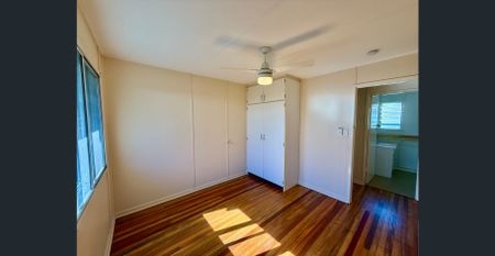 3 Bedroom house in a convenient location! - Photo 4