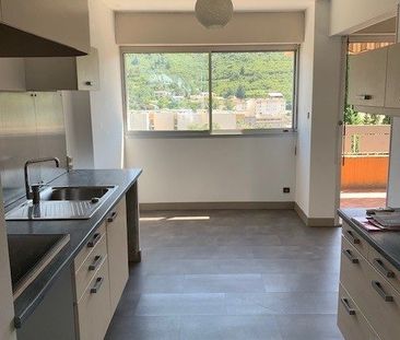 Location Appartement 4 pièces 88m² LES VANS 07140 - Photo 4