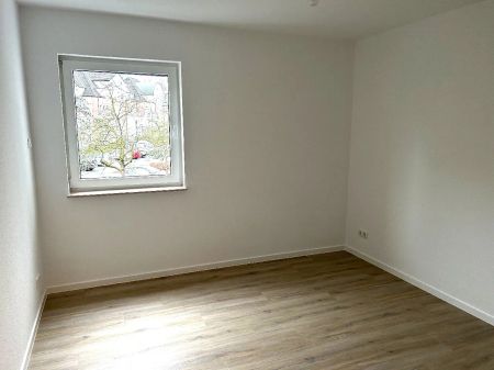Großzügige 3-Zimmer-Wohnung mit Aufzug und 2 Balkonen in Leverkusen-Schlebusch! - Photo 3