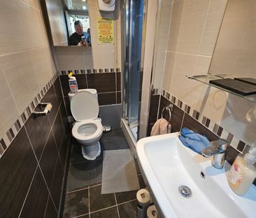 7 Bed - 48 Chestnut Avenue, Hyde Park, Leeds - LS6 1BA - Student - Photo 2