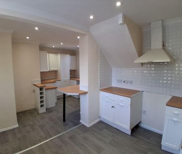 3 bedroom terraced house to rent - Photo 6