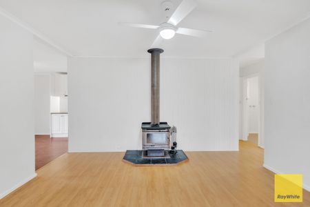 Spacious Family Home in Rockbank - Photo 3