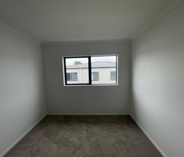 4 Bedrooms in Bucklands Beach - Photo 3