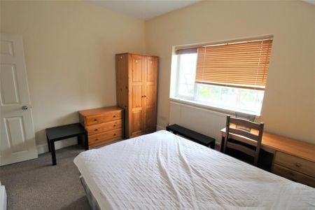 3 bedroom flat to rent - Photo 4