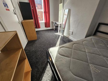 1 bedroom in a house share to rent - Photo 5