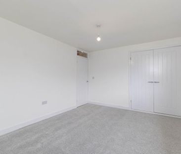 2 bedroom end of terrace house to rent - Photo 3