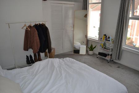 4 bedroom end of terrace house to rent - Photo 5