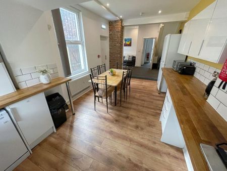 5 bedroom terraced house to rent - Photo 3